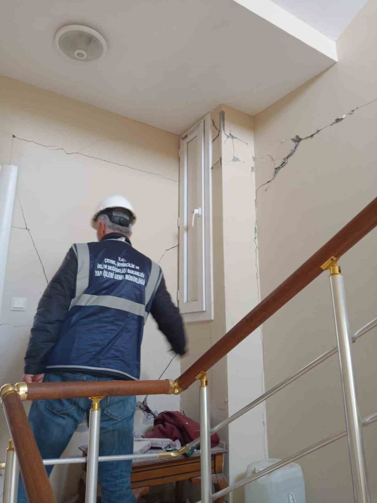 Akdeniz Üniversitesi ekipleri deprem hasar tespit çalışmalarına destek verdi