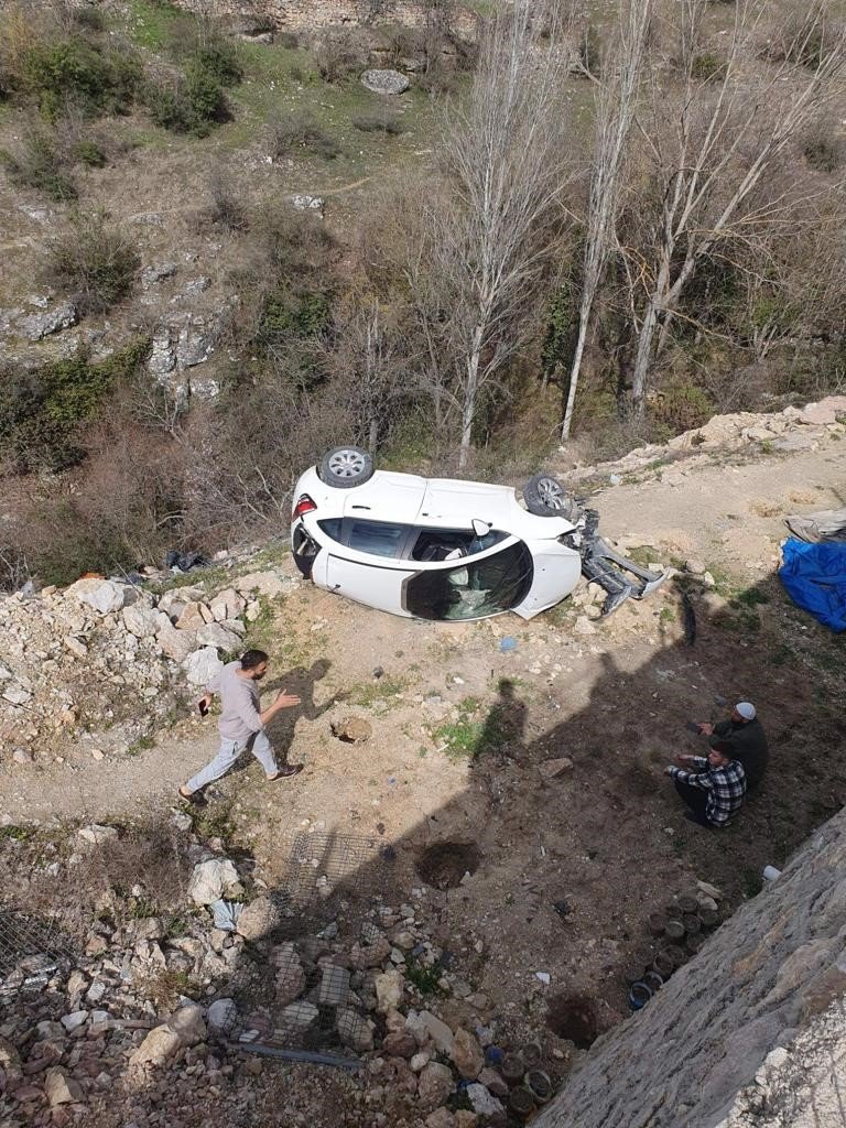 Depremzede sürücü aracıyla 8 metre yükseklikten düştü