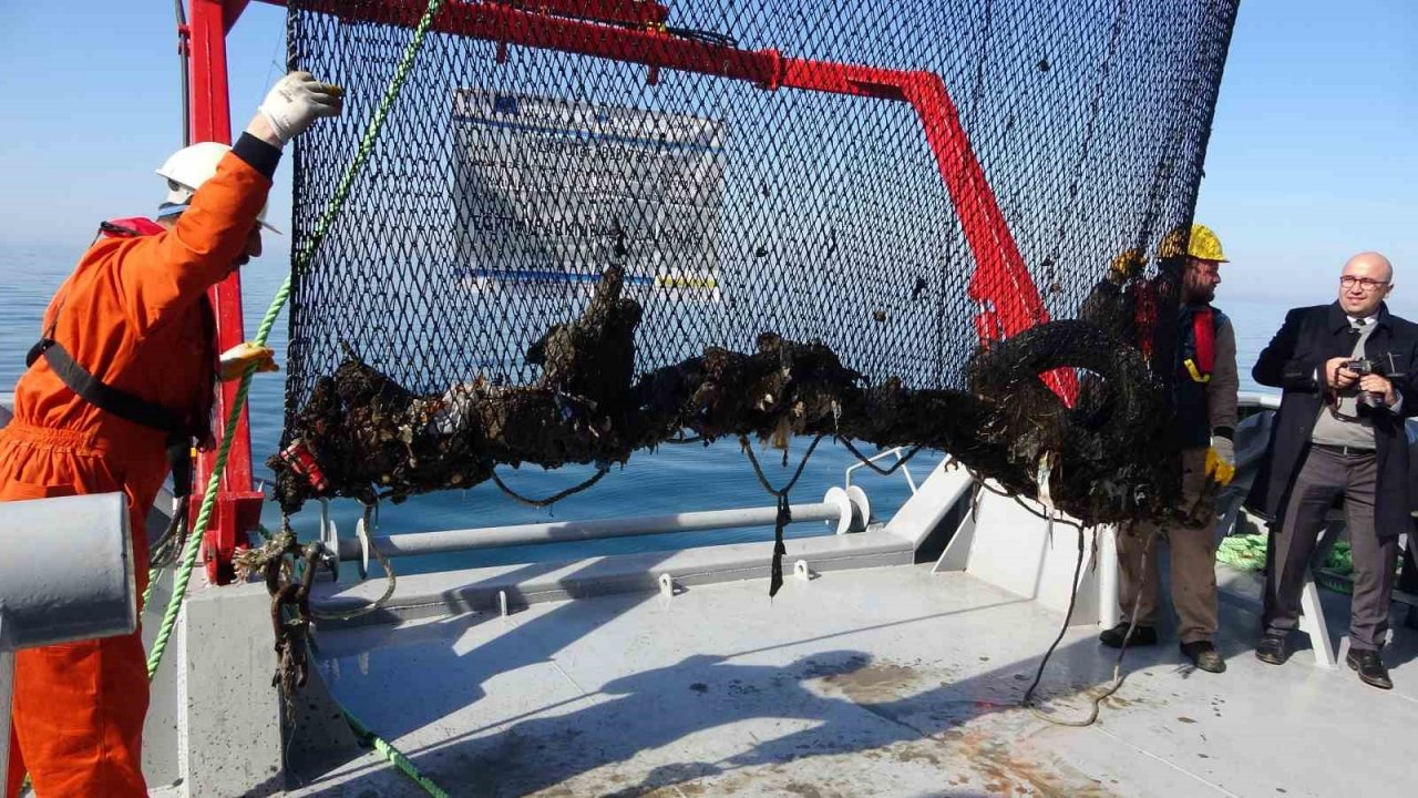 Doç. Dr. Coşkun Erüz: "Denizlerimiz hızla kirleniyor"