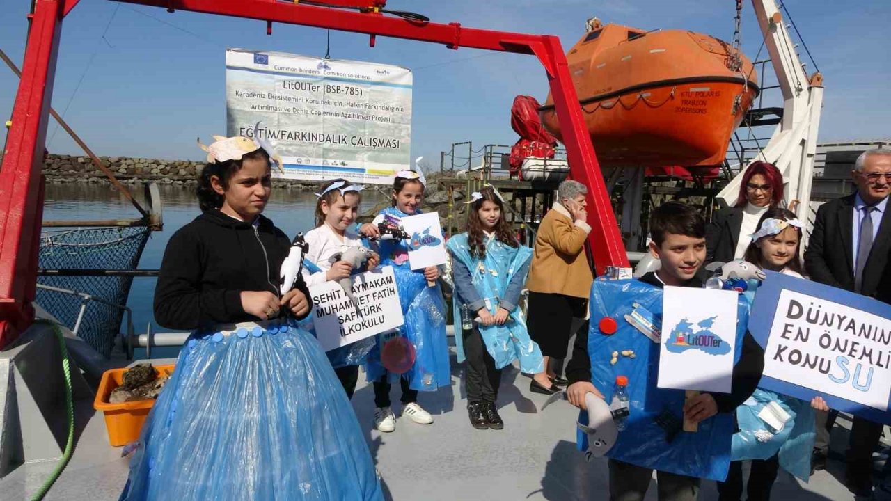 Doç. Dr. Coşkun Erüz: "Denizlerimiz hızla kirleniyor"