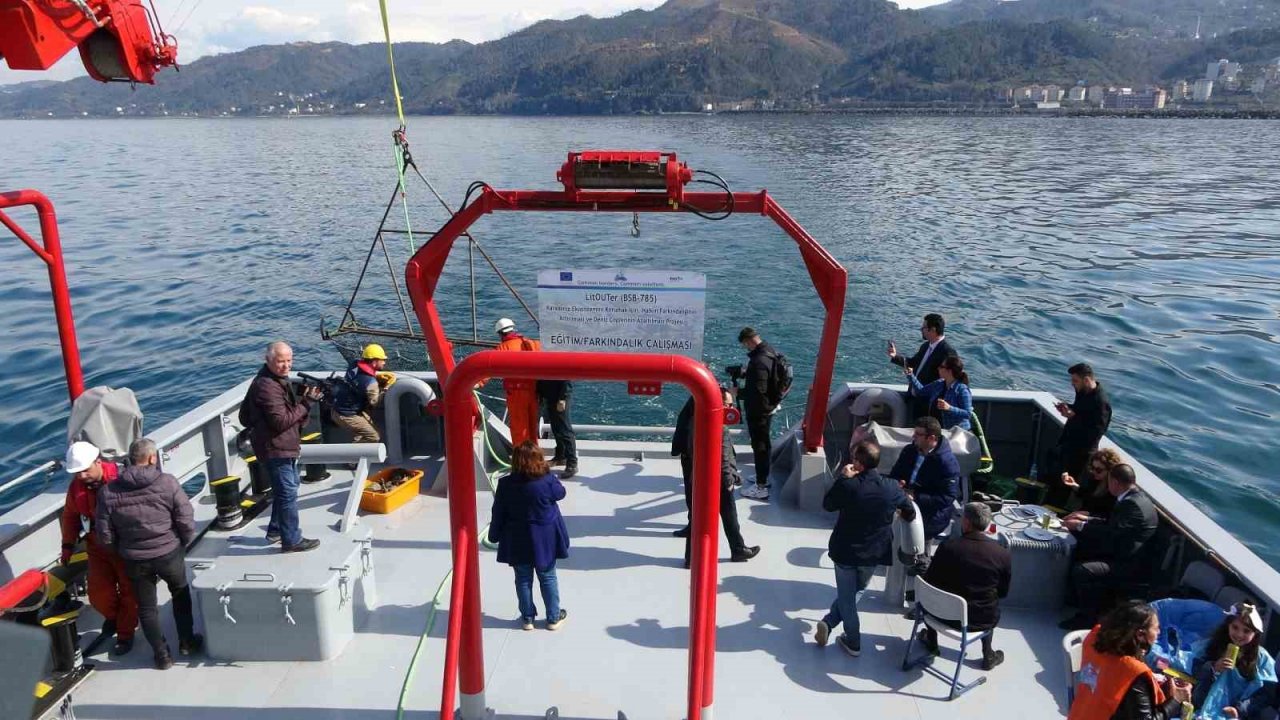 Doç. Dr. Coşkun Erüz: "Denizlerimiz hızla kirleniyor"