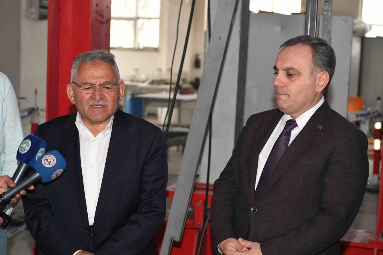 Başkan Büyükkılıç’tan Deprem Araştırma Laboratuvarı’na ziyaret