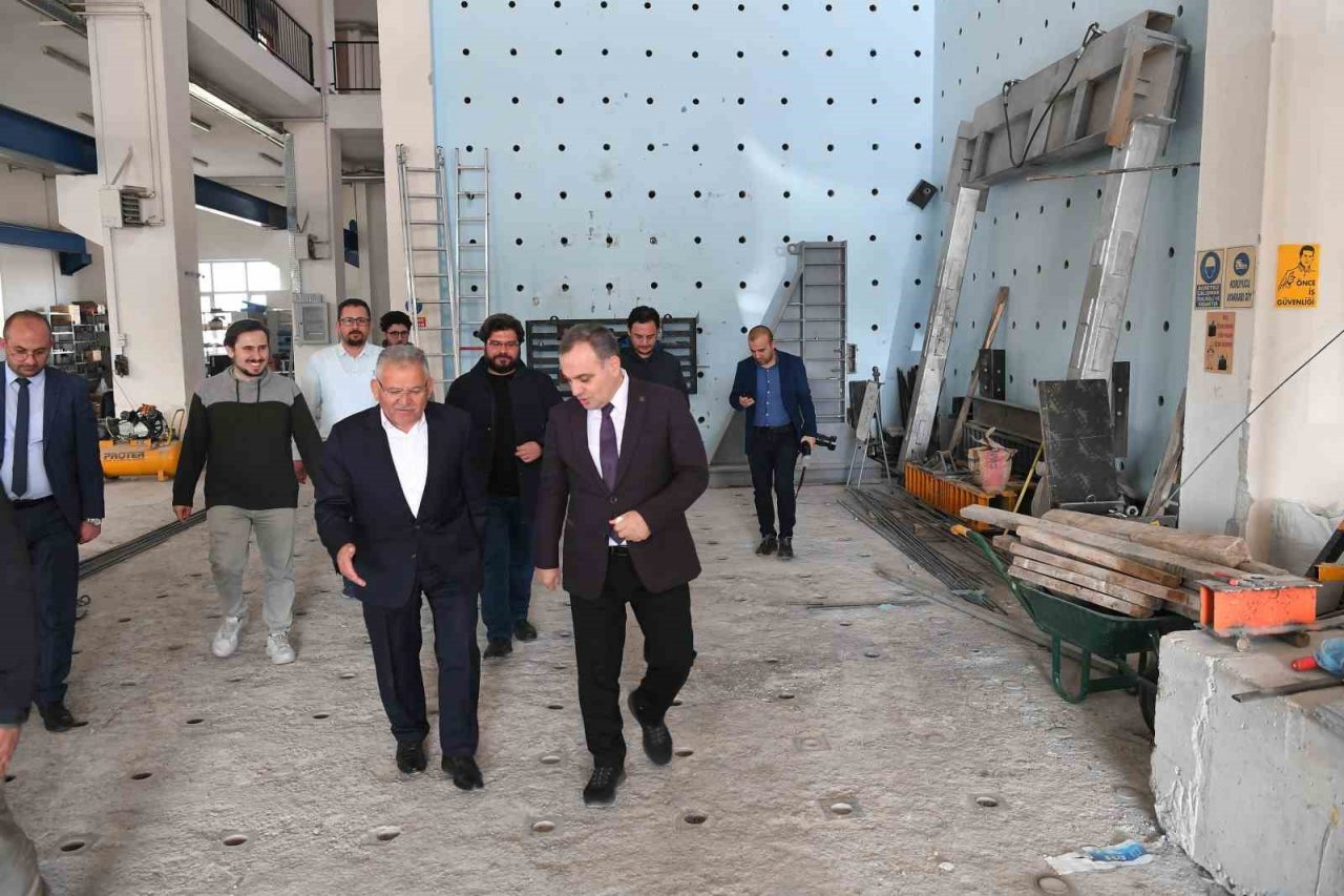 Başkan Büyükkılıç’tan Deprem Araştırma Laboratuvarı’na ziyaret