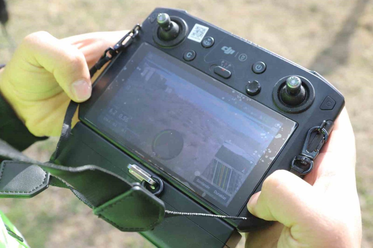 Kayseri Büyükşehir’den drone ile park ilaçlama hizmeti