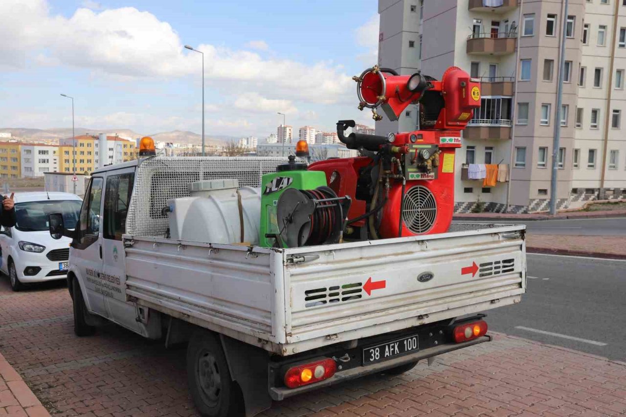 Kayseri Büyükşehir’den drone ile park ilaçlama hizmeti