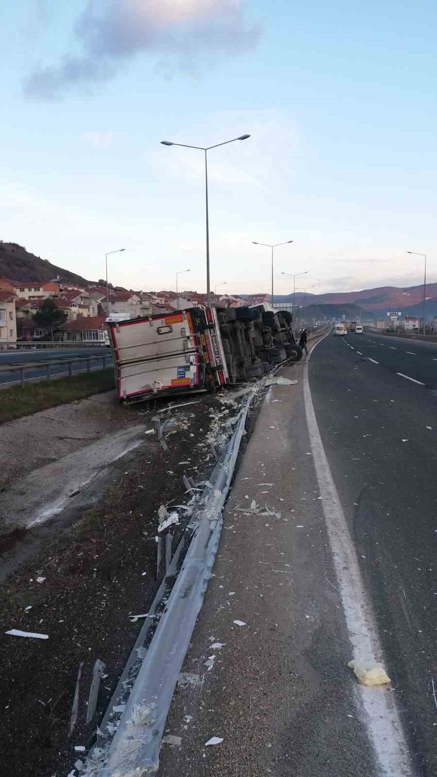 Çekici yoldan çıktı, 1 kişi yarandı