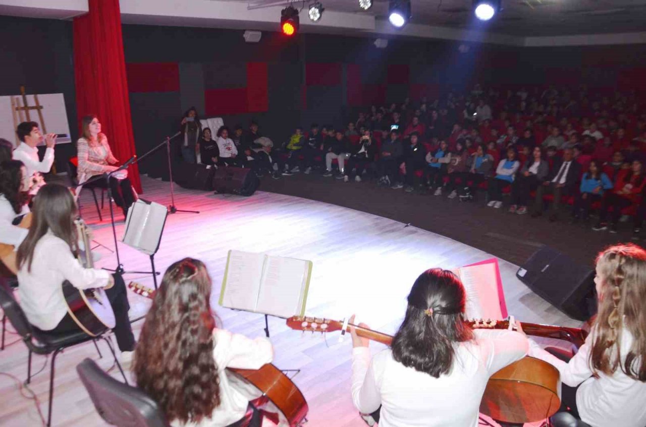 Koçarlı Belediyesi Müzik Grubu, bu kez kaynaşma için çaldı