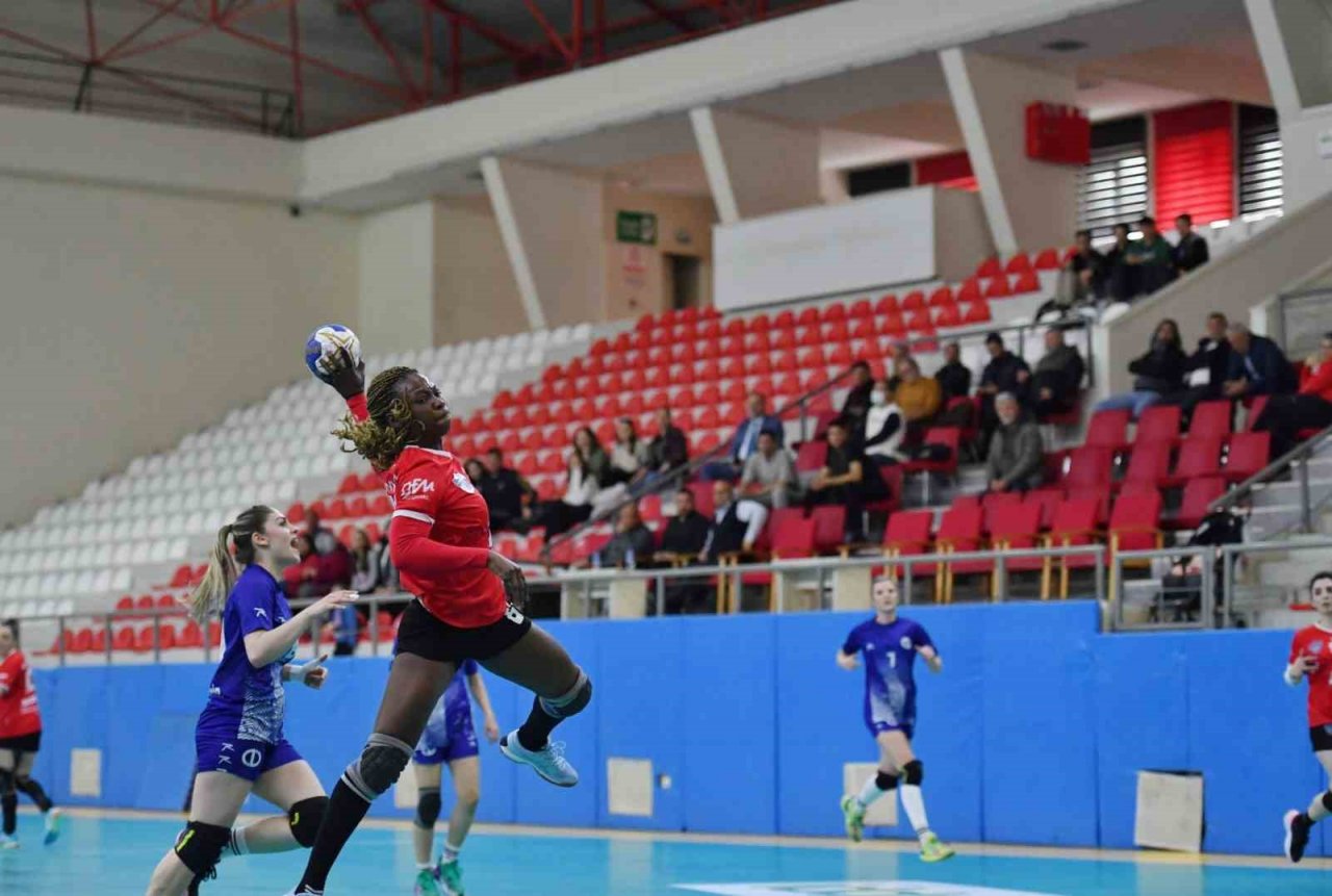 Mavi Kelebekler’in bileği bükülmüyor