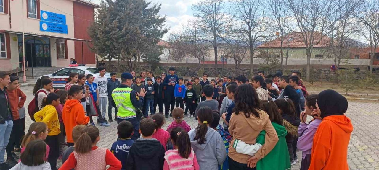 Ereğli’de jandarma ekiplerinden öğrencilere trafik eğitimi