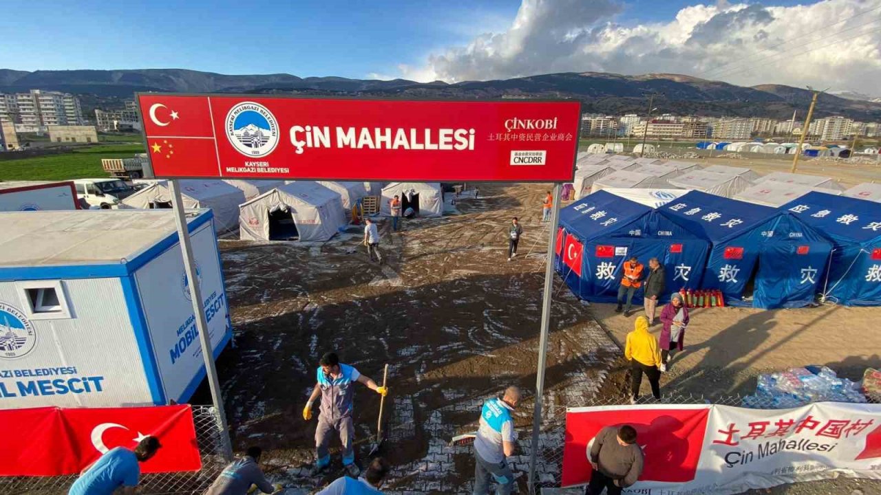 Melikgazi çadır kent ve konteyner kentlerde alt ve üst yapı çalışmalarına hızla devam ediyor