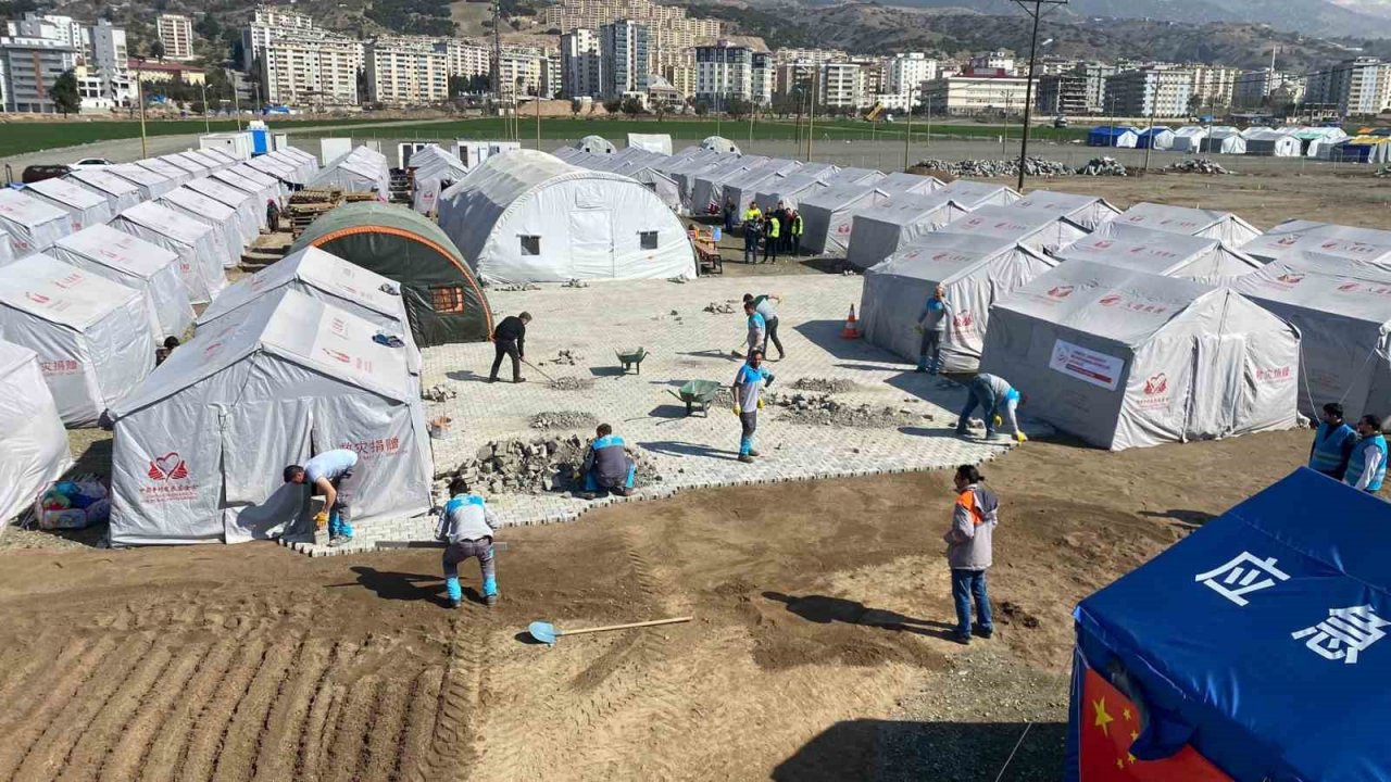 Melikgazi çadır kent ve konteyner kentlerde alt ve üst yapı çalışmalarına hızla devam ediyor