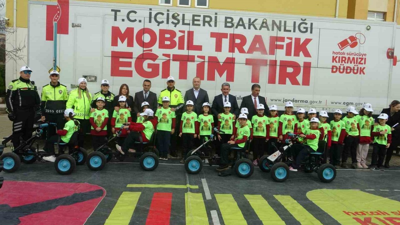 Muğla’da öğrencilere Mobil Trafik tırı ile trafik eğitimleri veriliyor