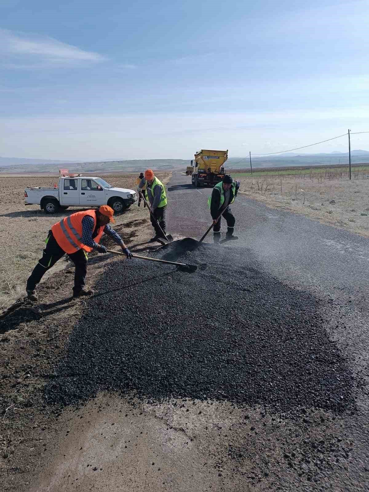 Özel İdare ekiplerinin köylerde ki çalışmaları devam ediyor