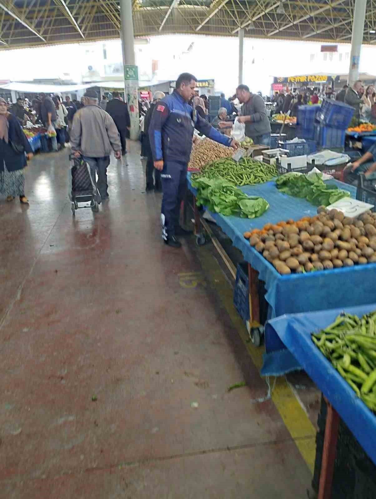 Ortaca zabıtasından pazarda ‘Etiket’ denetimi