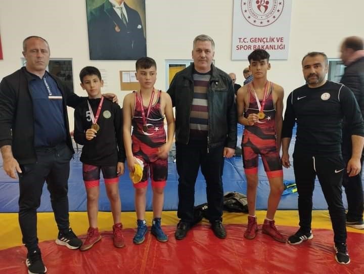 Güreşte Manisa’yı Sarıgöl Mustafa Metin İmam Hatip Ortaokulu temsil edecek