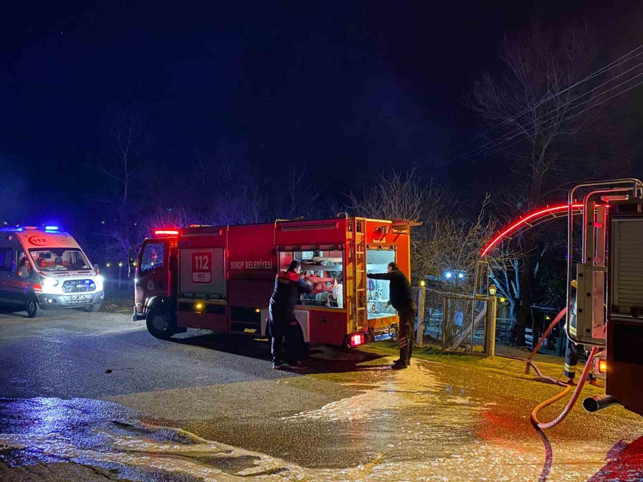 Sinop’ta ahır ve ambar yangını