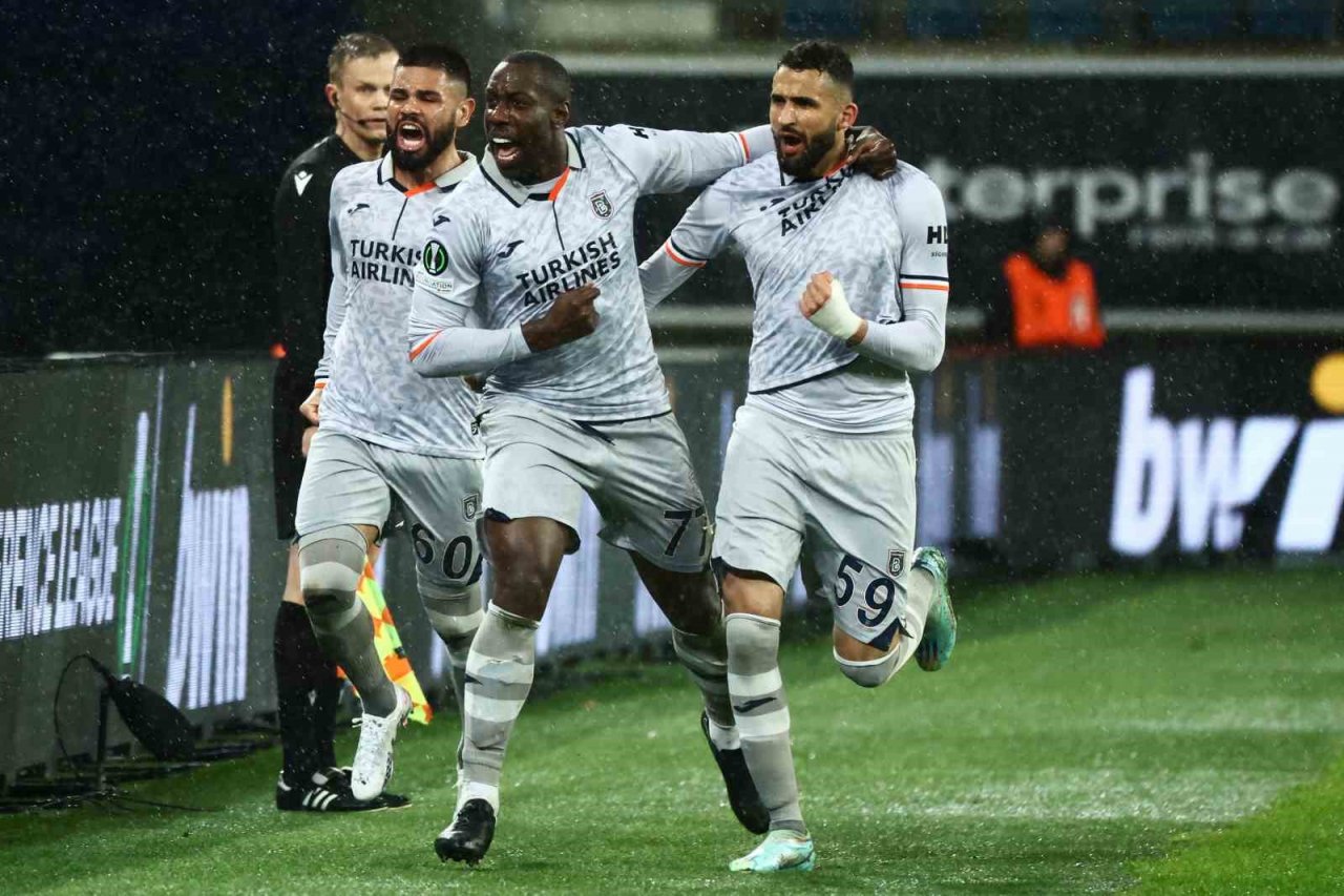 UEFA Avrupa Konferans Ligi: Gent: 1 - Medipol Başakşehir: 1 (İlk yarı)