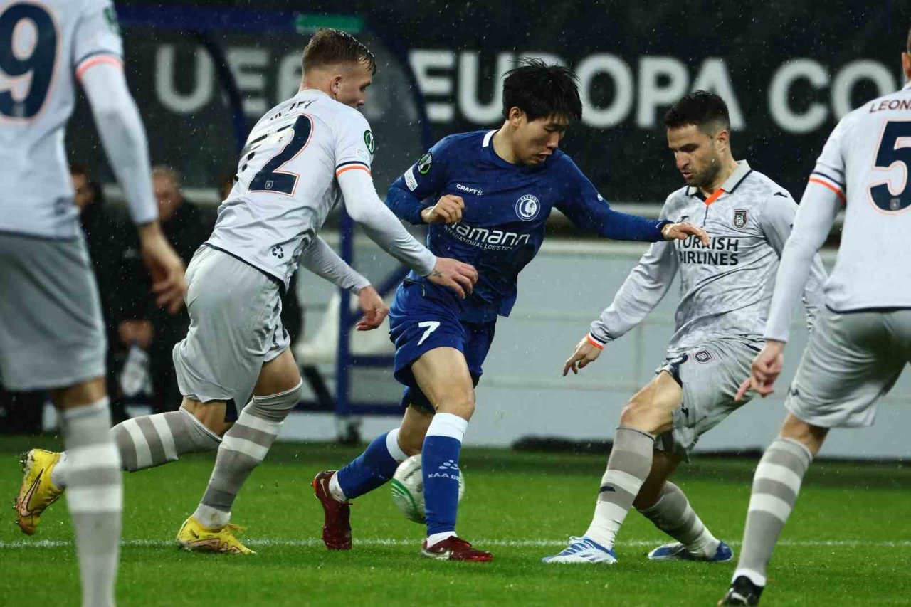 UEFA Avrupa Konferans Ligi: Gent: 1 - Medipol Başakşehir: 1 (İlk yarı)