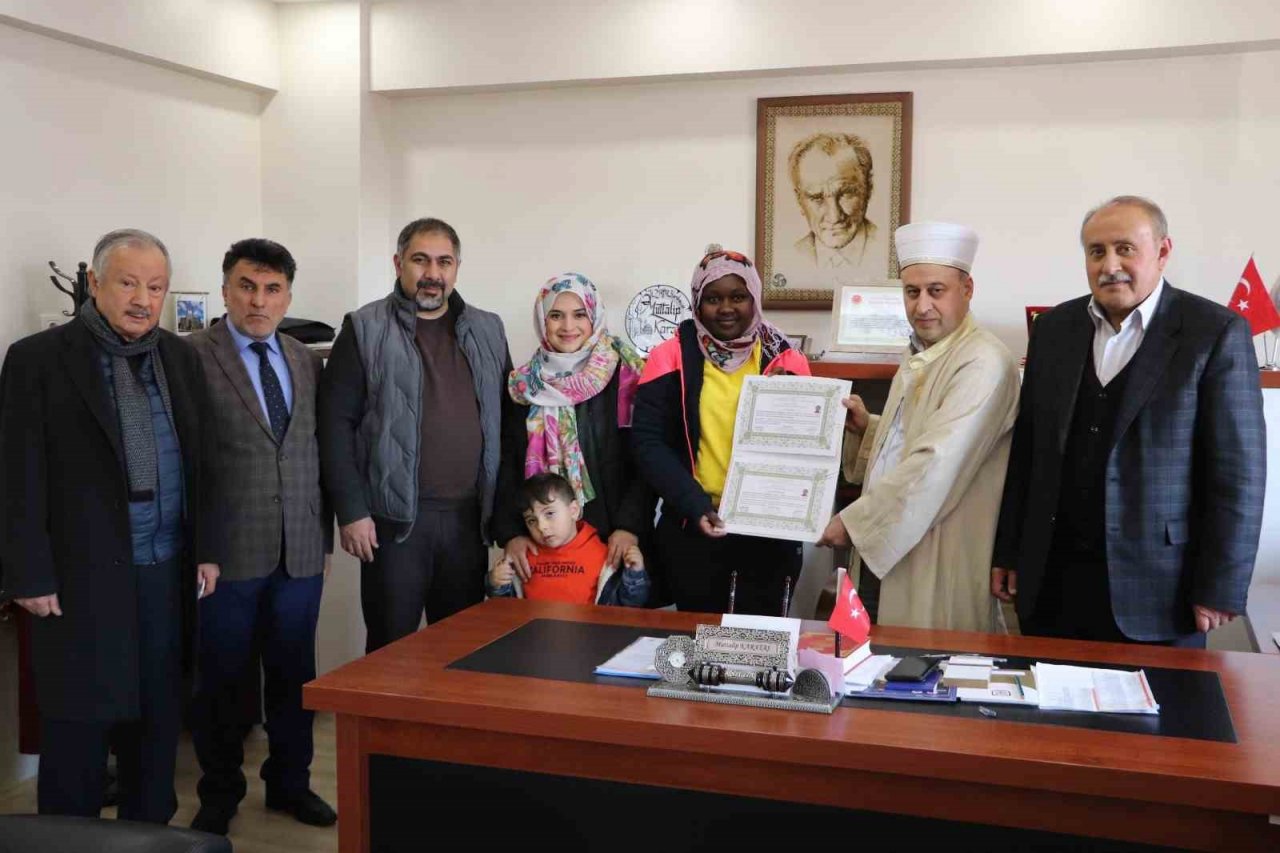 Ugandalı Namubıru’da İslam’ı seçip Zeynep ismini aldı