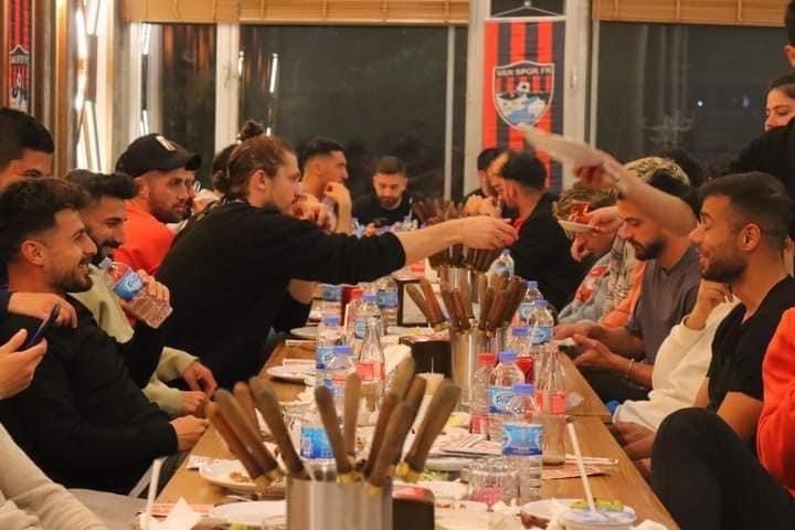 VATSO Başkanı Kandaşoğlu’ndan Vanspor’a moral yemeği