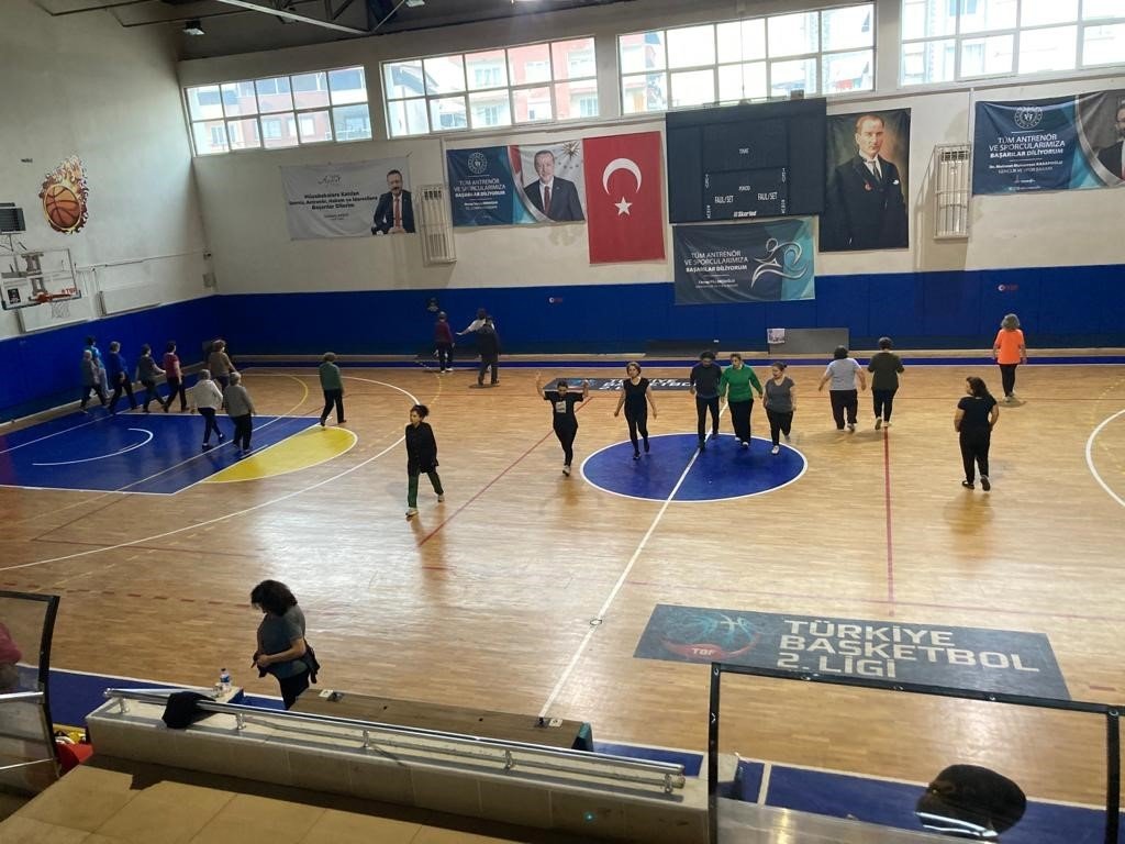 Nazillili kadınlar güne sporla başlıyor