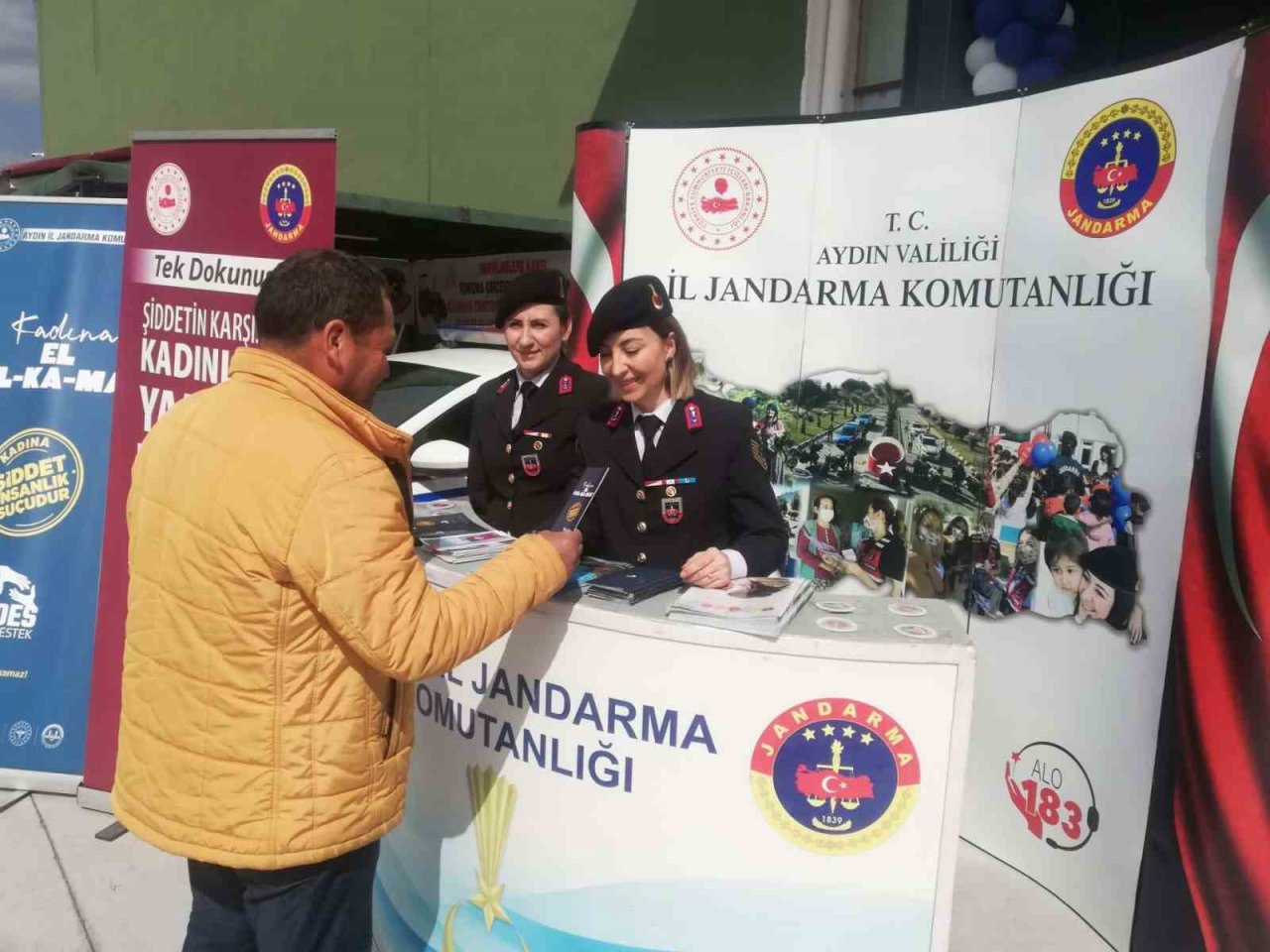 Tarım fuarına jandarma standı ilgi odağı oldu