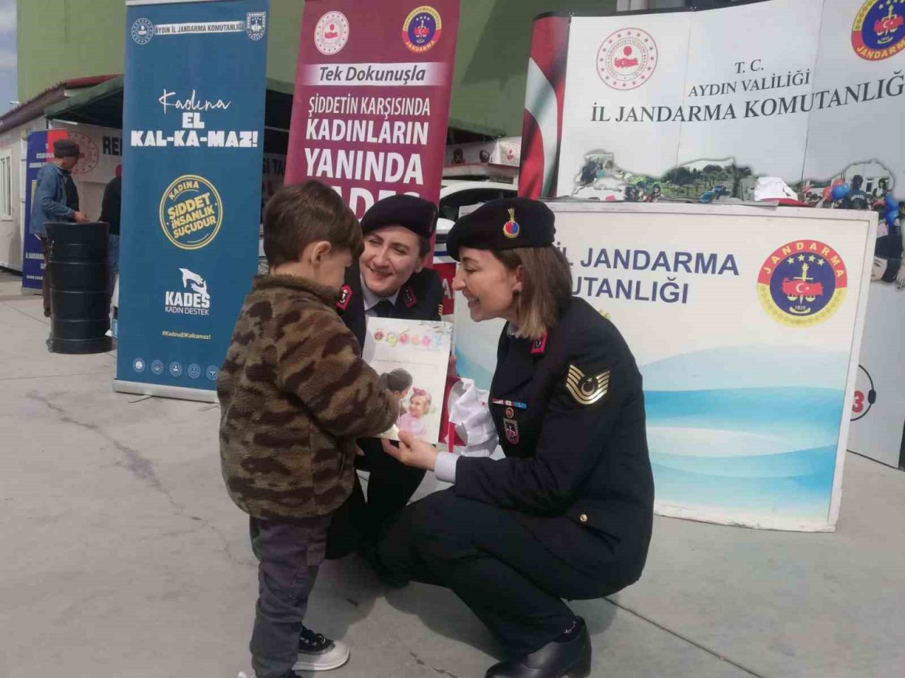 Tarım fuarına jandarma standı ilgi odağı oldu