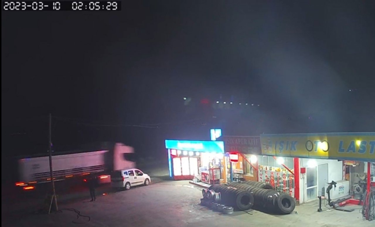 Aydın’da genç kıza kamyon çarptı, feci kaza kameraya yansıdı