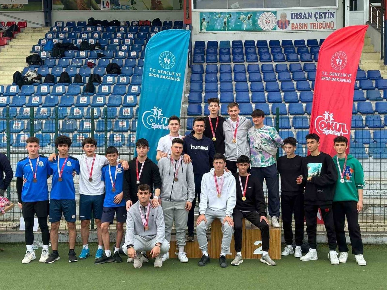 100 sporcu dereceye girmek için mücadele etti