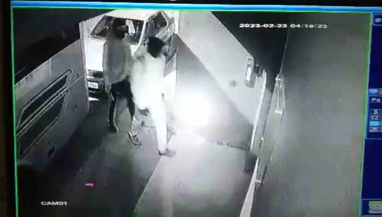 Yüzü kar maskeli şüphelilerin hırsızlık girişimi