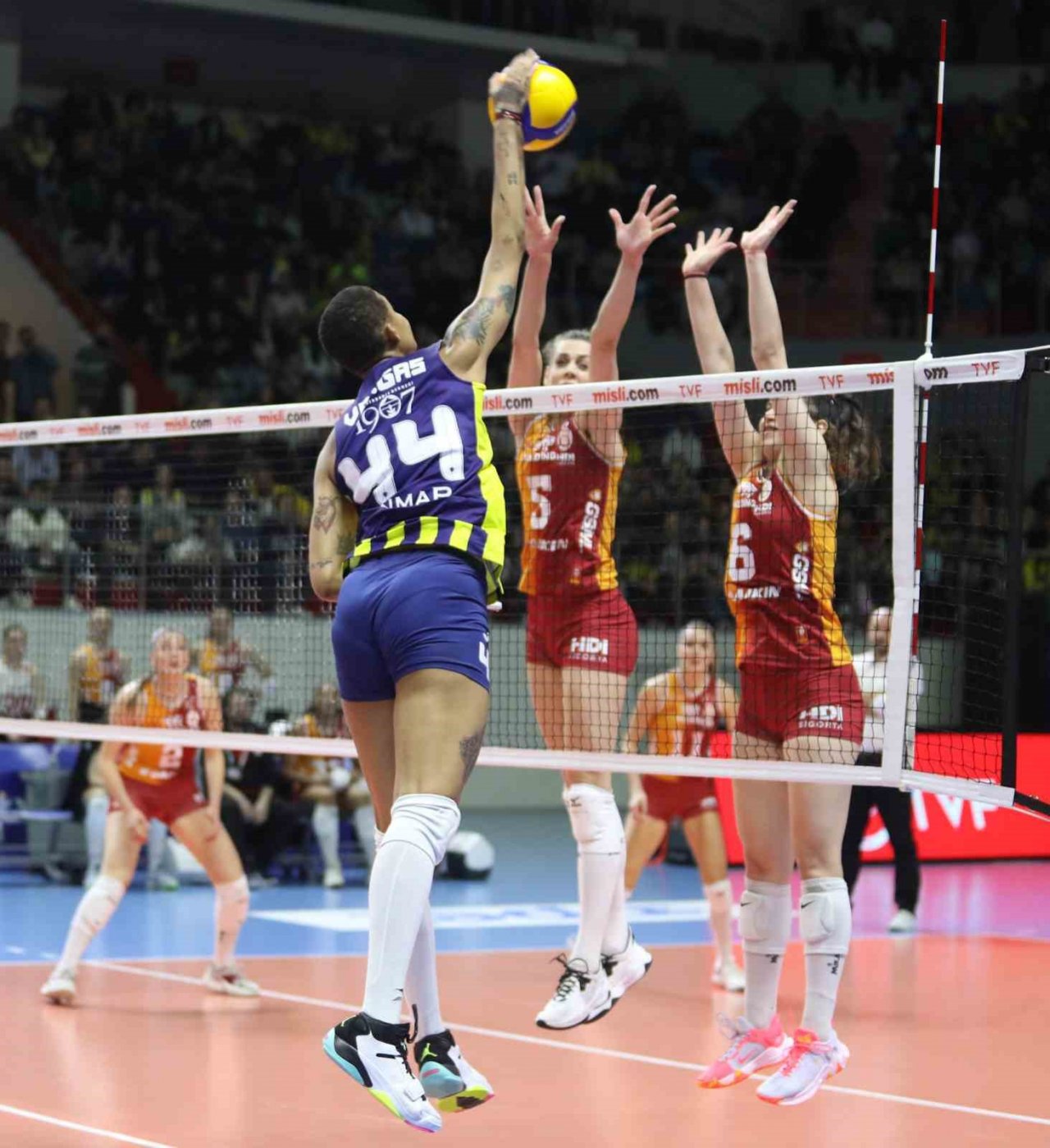 Sultanlar Ligi: Fenerbahçe Opet: 3 - Galatasaray HDI Sigorta: 0