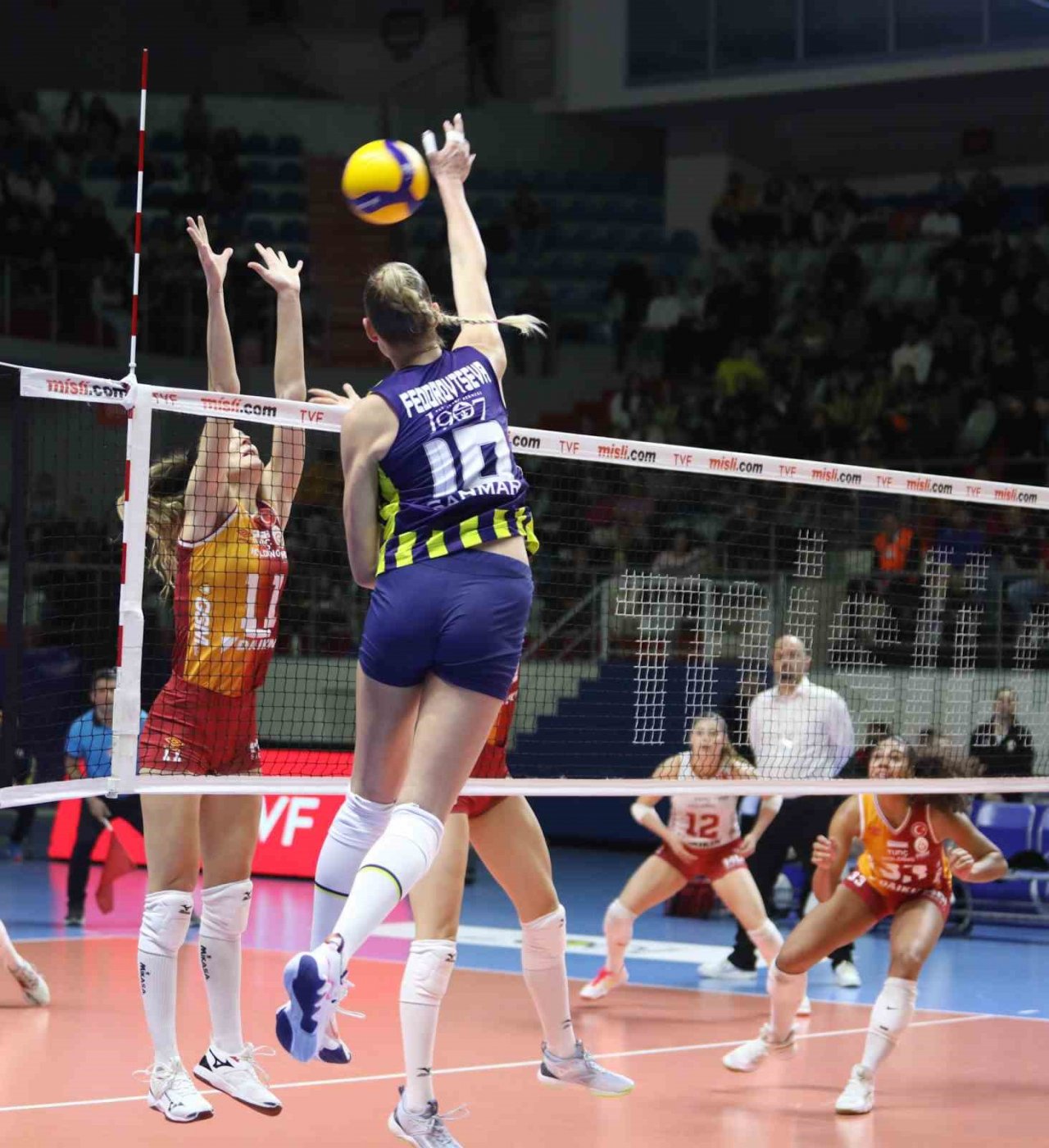 Sultanlar Ligi: Fenerbahçe Opet: 3 - Galatasaray HDI Sigorta: 0