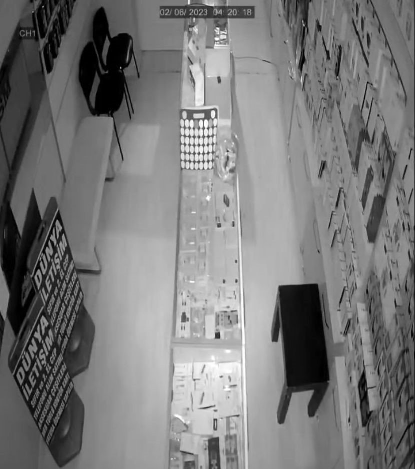 Diyarbakır’da yerin beşik gibi sallandığı tüyler ürperten deprem görüntüsü ortaya çıktı