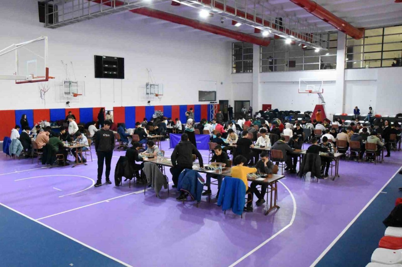 Sivas satrançta "Tek Yürek"