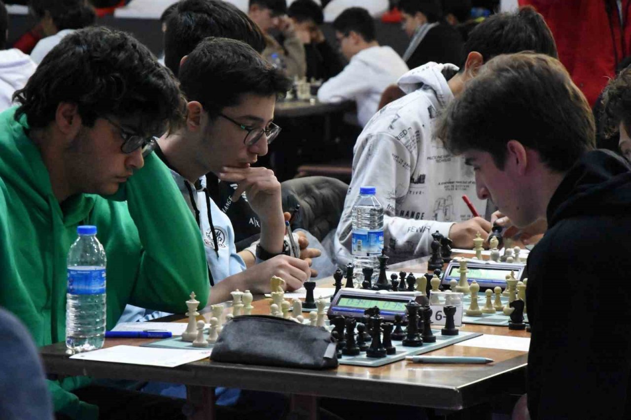 Sivas satrançta "Tek Yürek"