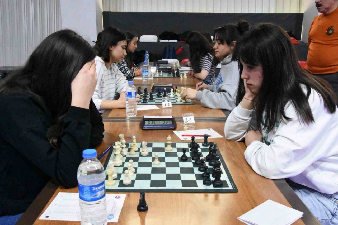 Sivas satrançta "Tek Yürek"