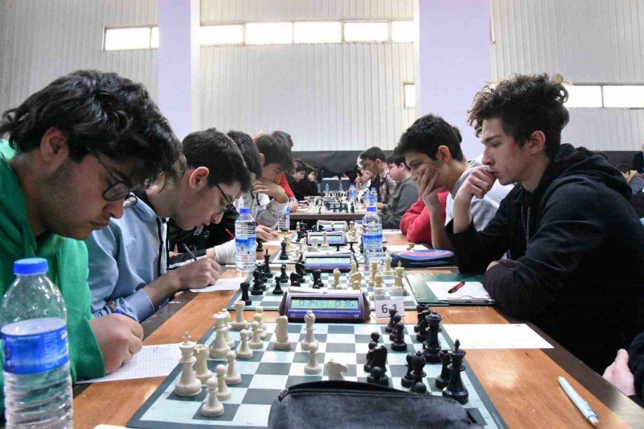 Sivas satrançta "Tek Yürek"