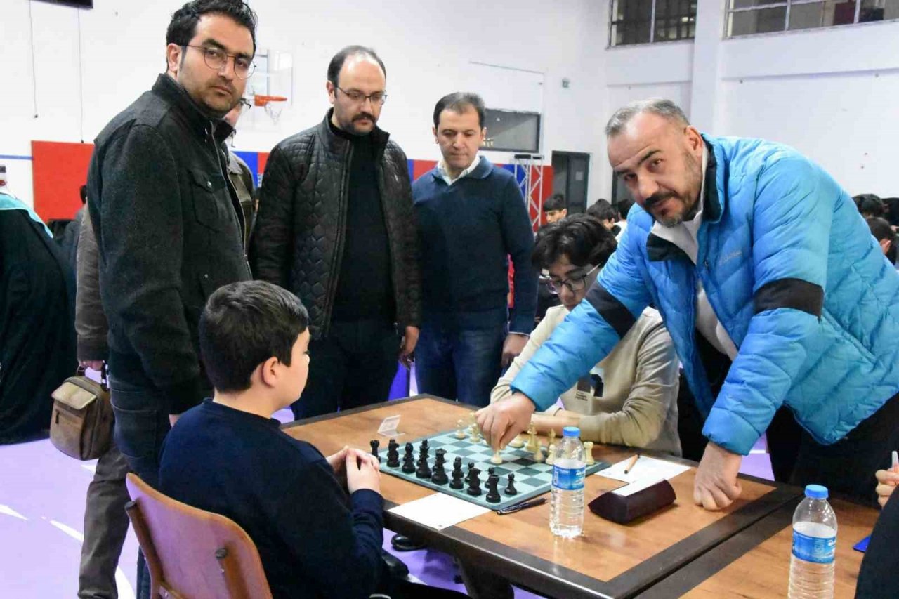 Sivas satrançta "Tek Yürek"
