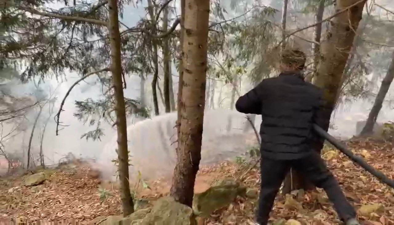 Trabzon’da ormanlık alanda örtü yangını çıktı