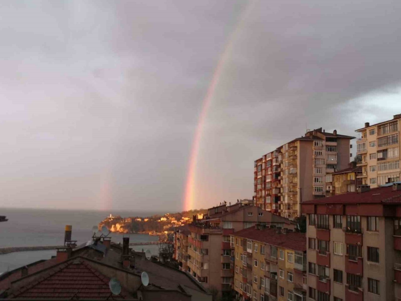 Yağmur sonrası gökkuşağı ortaya çıktı