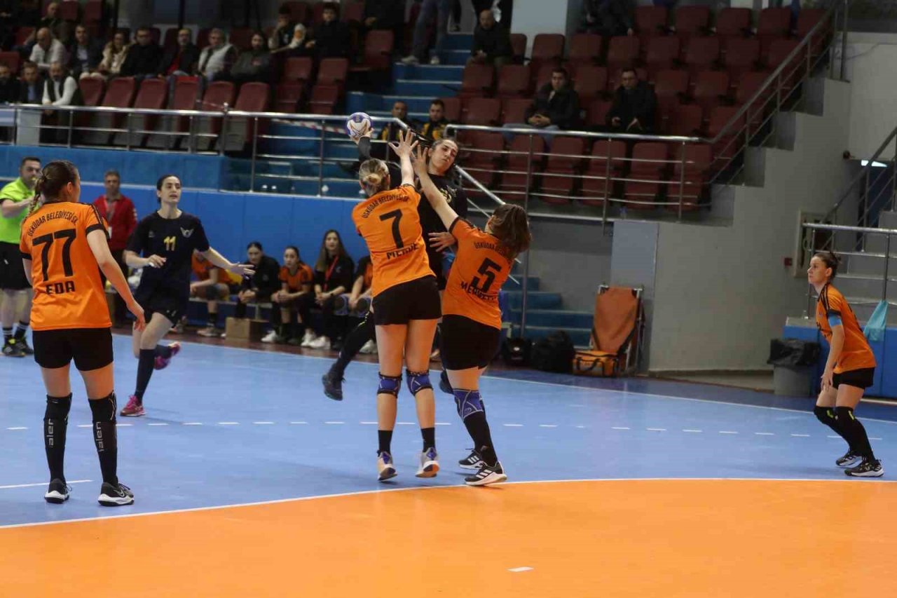 Yenimahalle, Üsküdar’ı tek farkla geçti