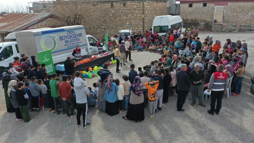 Ordu Büyükşehir Belediyesi, depremzede çocukları unutmuyor