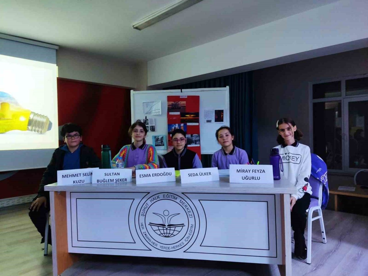 Minikler nükleer enerjiyi tartıştı