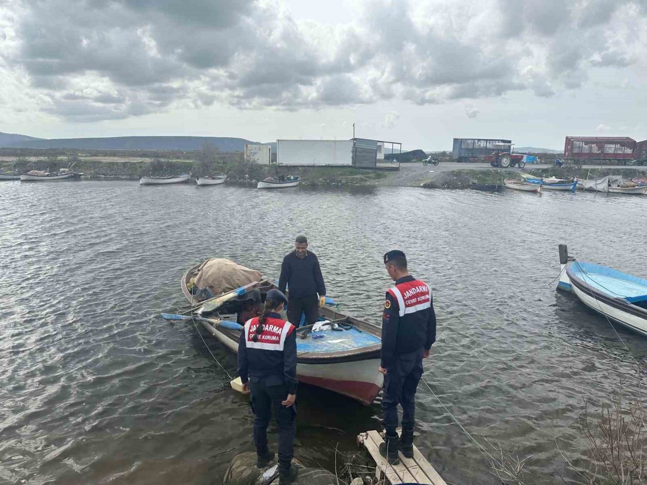 Jandarma ekipleri Bafa Gölü’nde kontrollerini sürdürüyor