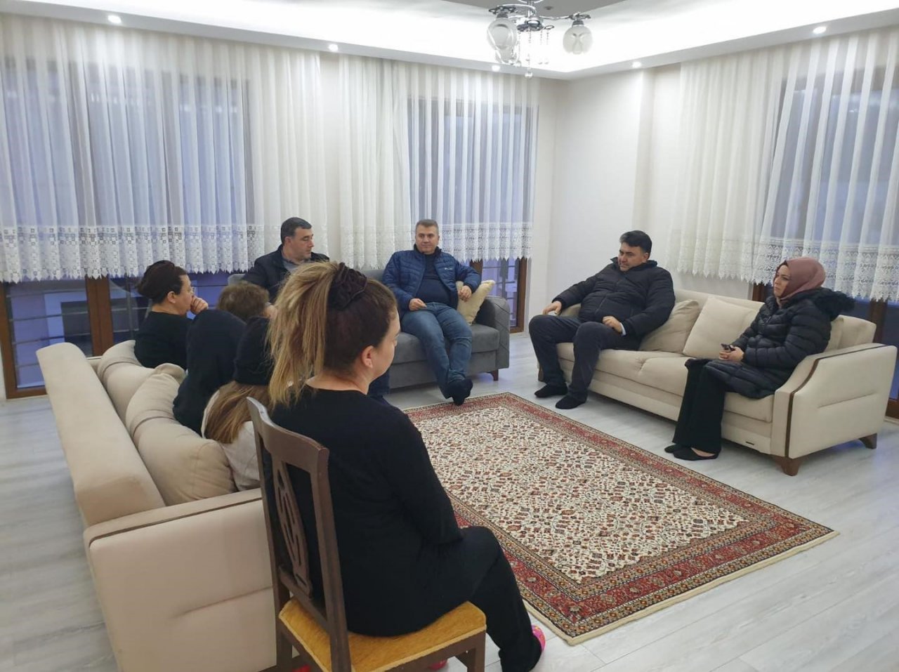 Havran’da depremzede aileleri ziyaret ettiler