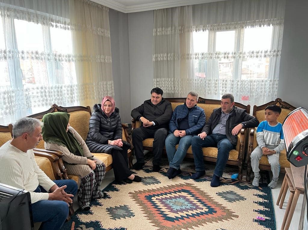 Havran’da depremzede aileleri ziyaret ettiler