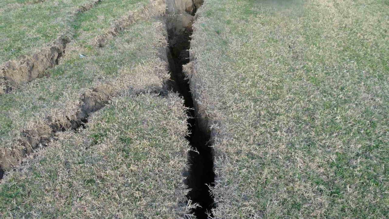 Hemite Kalesi’nin eteğindeki fay kırıkları dikkat çekti