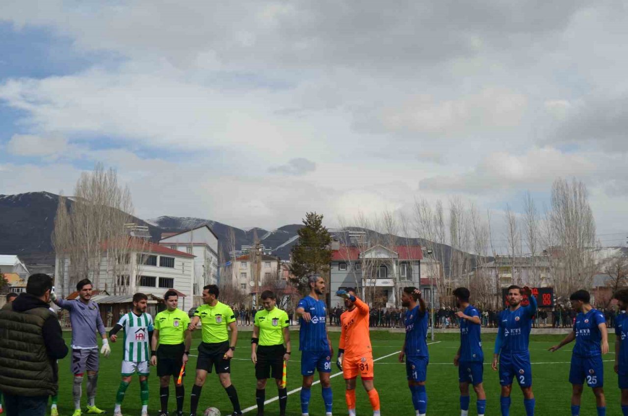Yeşil Varto Spor, konuk ettiği Mazıdağı ekibini 2-1 mağlup etti