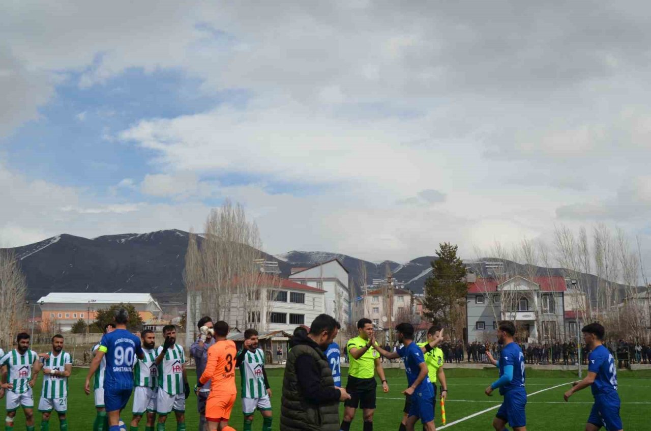 Yeşil Varto Spor, konuk ettiği Mazıdağı ekibini 2-1 mağlup etti