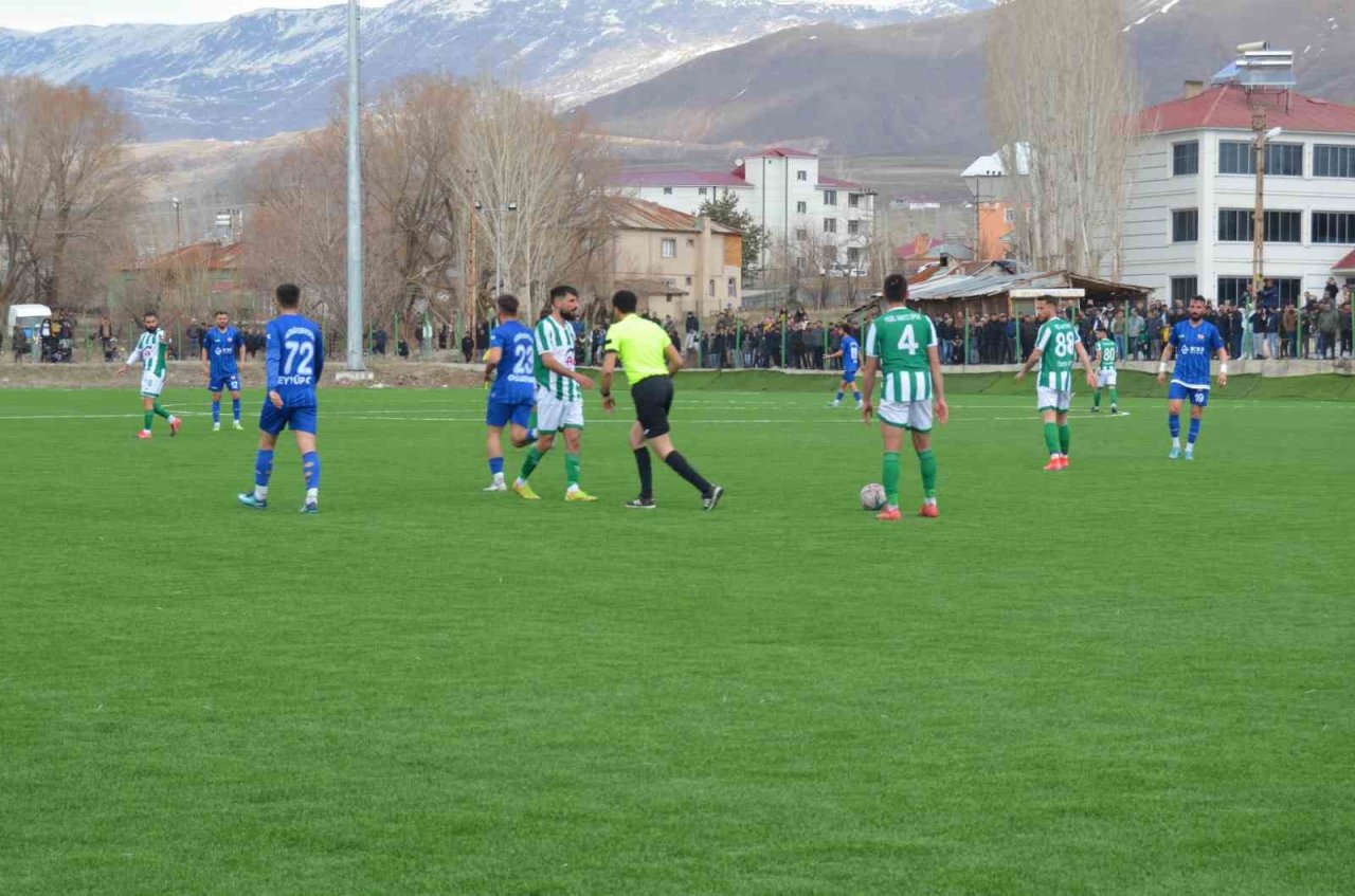 Yeşil Varto Spor, konuk ettiği Mazıdağı ekibini 2-1 mağlup etti